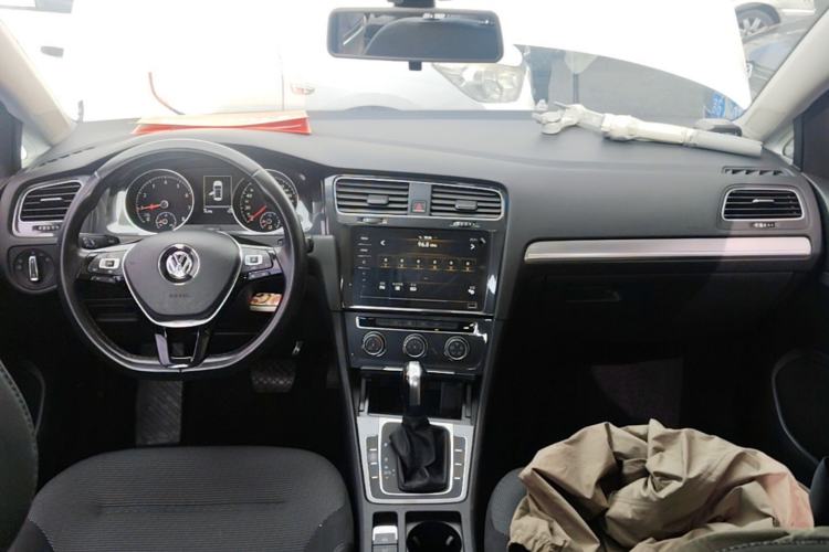 Used Volkswagen Golf 2020 280TSI DSG Comfort Version Center Console