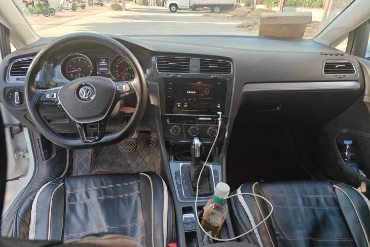 Used Volkswagen Golf 2020 200TSI DSG Comfortable and Ambitious Edition Center Console