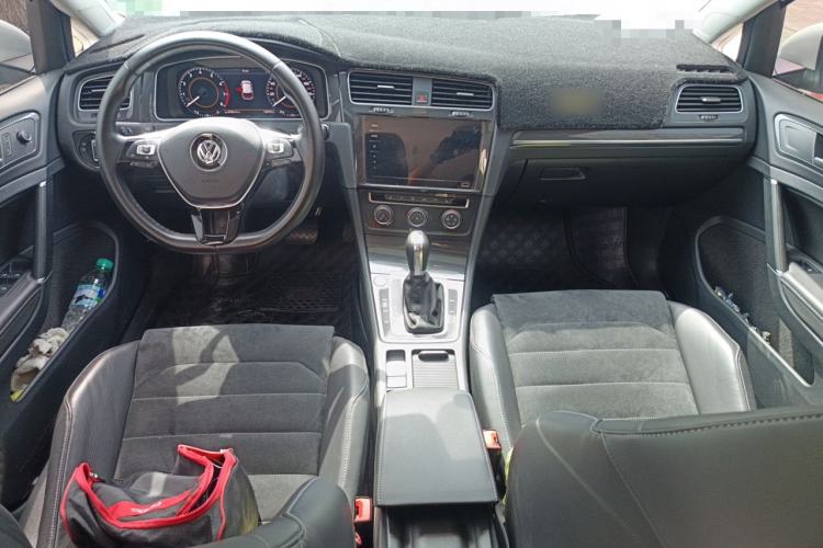 Used Volkswagen Golf 2020 Zhiai Edition 280TSI DSG Luxury Model Center Console