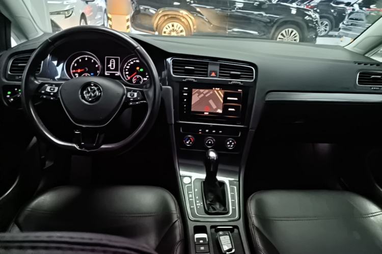 Used Volkswagen Golf 2020 Zhiai Edition 280TSI DSG Comfort Model Center Console