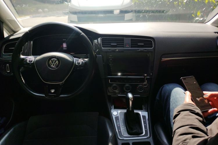 Used Volkswagen Golf 2020 Zhiai Edition 280TSI DSG Luxury Model Center Console