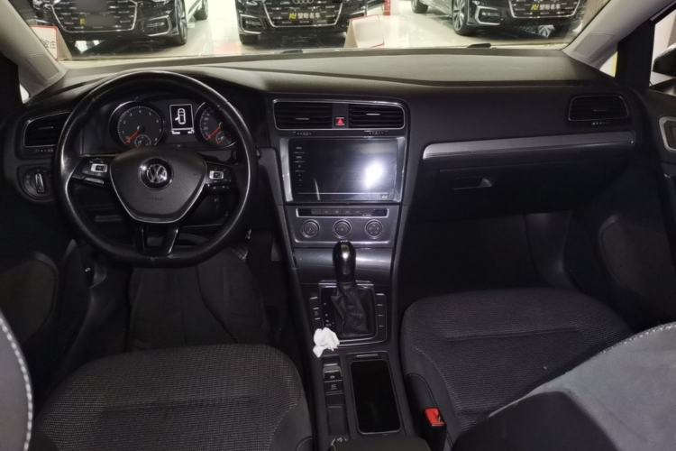 Used Volkswagen Golf 2020 280TSI DSG Comfort Version Center Console