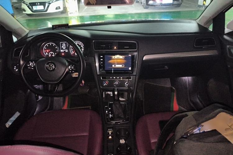 Used Volkswagen Golf 2020 200TSI DSG Comfortable and Ambitious Edition Center Console
