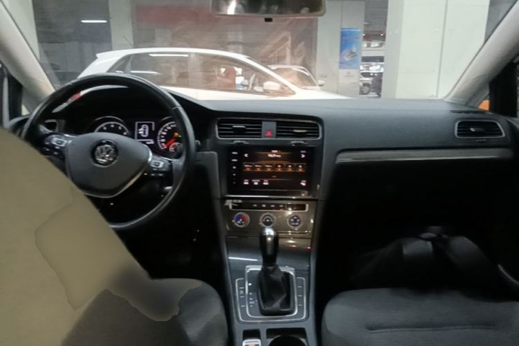 Used Volkswagen Golf 2020 280TSI DSG Comfort Version Center Console