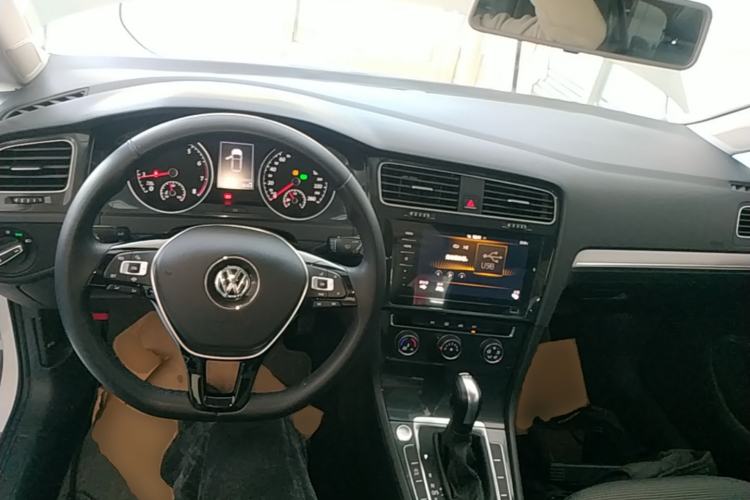 Used Volkswagen Golf 2020 Zhiai Edition 280TSI DSG Comfort Model Center Console