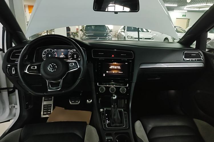 Used Volkswagen Golf 2020 280TSI DSG R-Line Version Center Console
