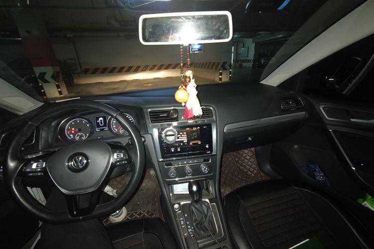 Used Volkswagen Golf 2020 200TSI DSG Comfortable and Ambitious Edition Center Console