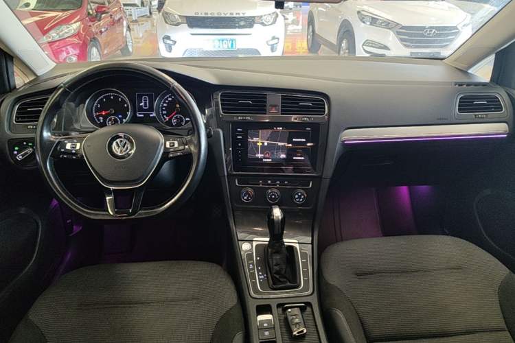 Used Volkswagen Golf 2020 Zhiai Edition 280TSI DSG Comfort Model Center Console