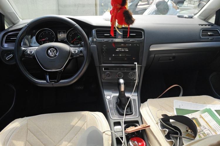 Used Volkswagen Golf 2020 Zhiai Edition 280TSI DSG Comfort Model Center Console