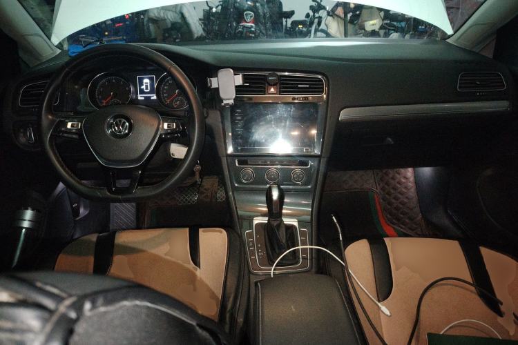 Used Volkswagen Golf 2020 280TSI DSG Comfort Version Center Console