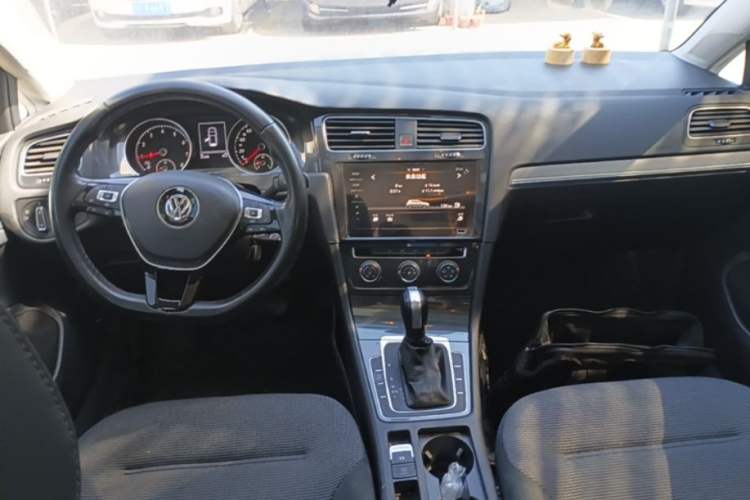 Used Volkswagen Golf 2020 280TSI DSG Comfort Version Center Console