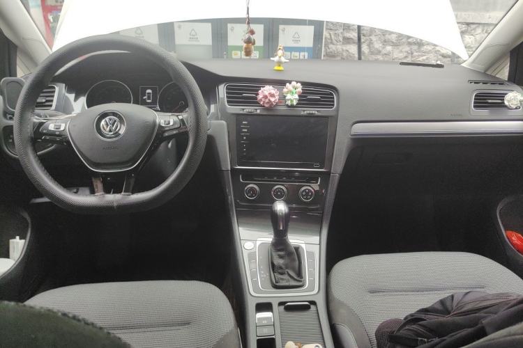 Used Volkswagen Golf 2020 Zhiai Edition 280TSI DSG Comfort Model Center Console