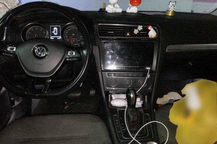 Used Volkswagen Golf 2020 280TSI DSG Comfort Version Center Console