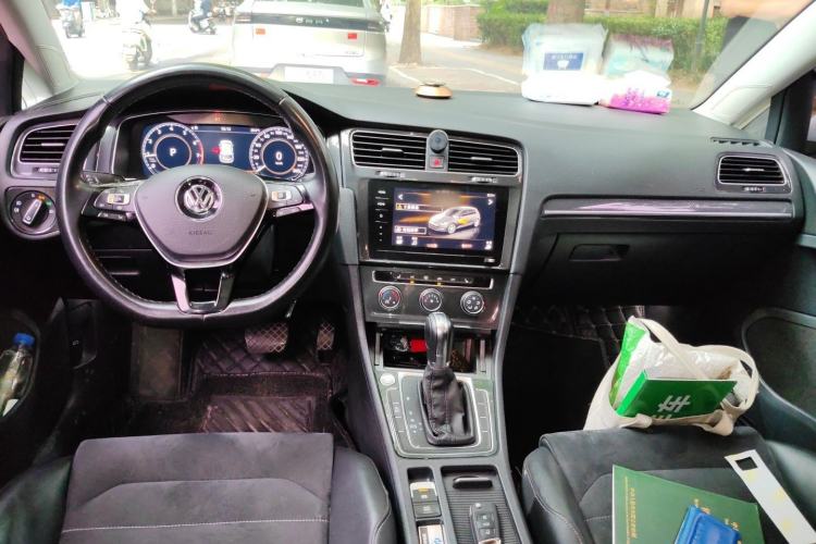 Used Volkswagen Golf 2020 Zhiai Edition 280TSI DSG Luxury Model Center Console