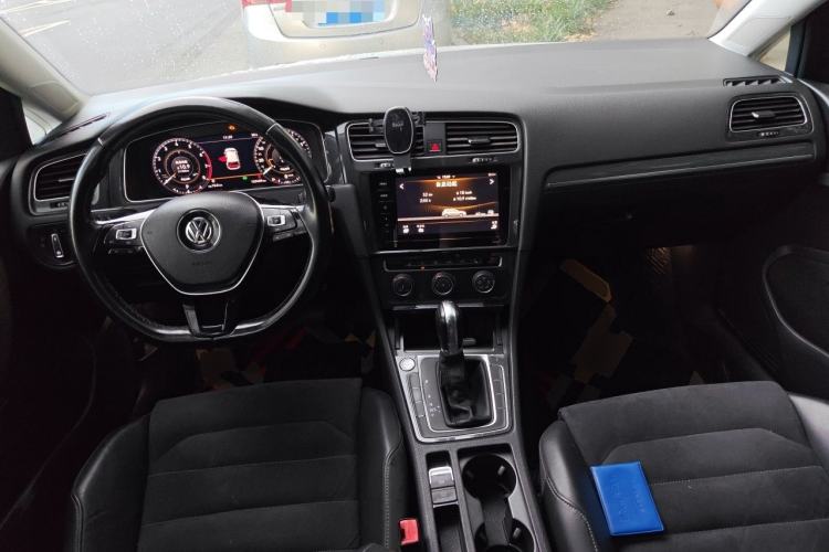 Used Volkswagen Golf 2020 280TSI DSG Luxury Edition Center Console