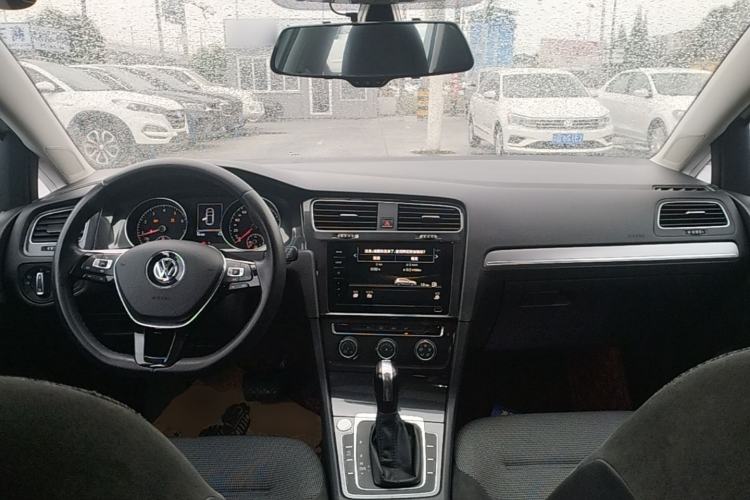 Used Volkswagen Golf 2020 Zhiai Edition 280TSI DSG Comfort Model Center Console