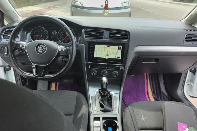 Used Volkswagen Golf 2020 200TSI DSG Comfortable and Ambitious Edition Center Console