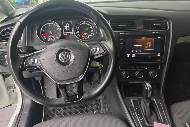 Used Volkswagen Golf 2020 280TSI DSG Comfort Version Center Console