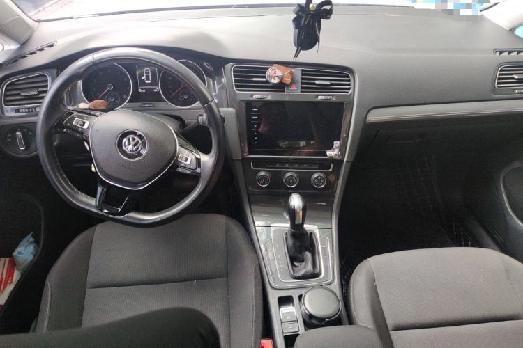 Used Volkswagen Golf 2020 200TSI DSG Comfortable and Ambitious Edition Center Console