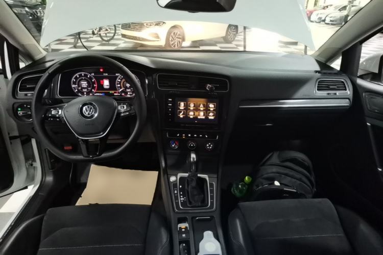 Used Volkswagen Golf 2020 Zhiai Edition 280TSI DSG Luxury Model Center Console