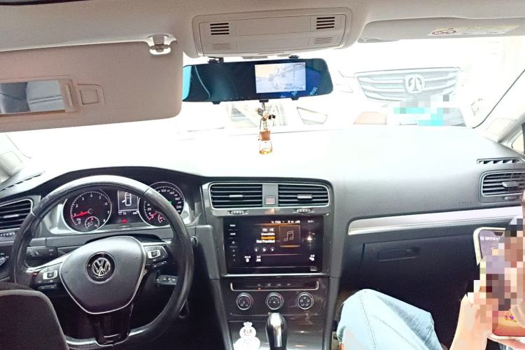 Used Volkswagen Golf 2020 200TSI DSG Comfortable and Ambitious Edition Center Console