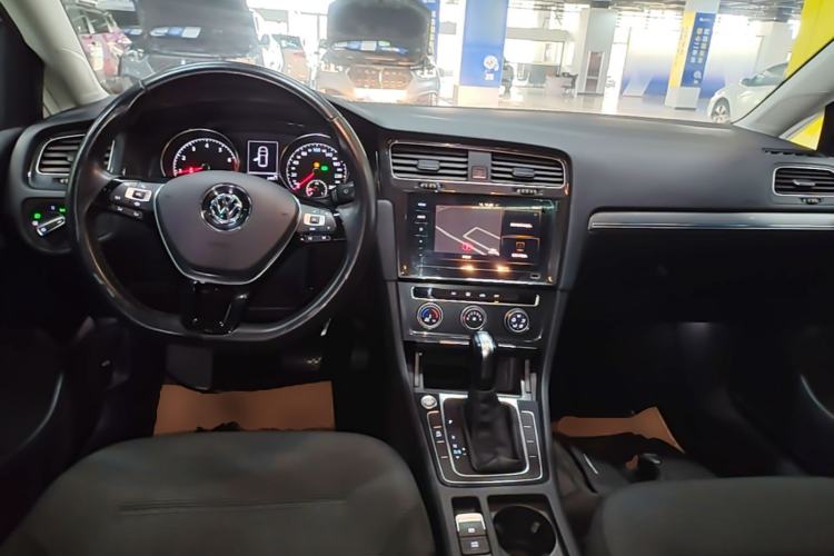 Used Volkswagen Golf 2020 Zhiai Edition 280TSI DSG Comfort Model Center Console