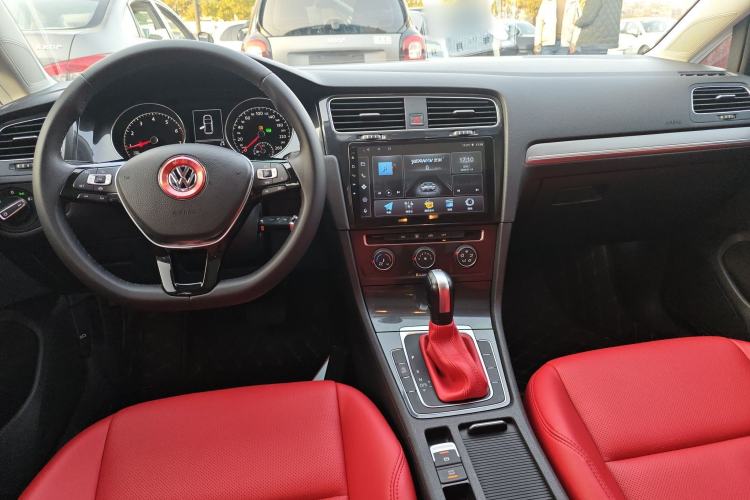 Used Volkswagen Golf 2020 200TSI DSG Comfortable and Ambitious Edition Center Console