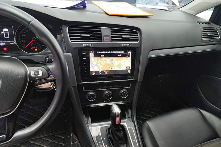 Used Volkswagen Golf 2020 200TSI DSG Comfortable and Ambitious Edition Center Console