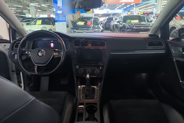 Used Volkswagen Golf 2020 280TSI DSG Luxury Edition Center Console
