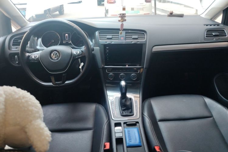 Used Volkswagen Golf 2020 Zhiai Edition 200TSI DSG Comfortable & Ambitious Version Center Console