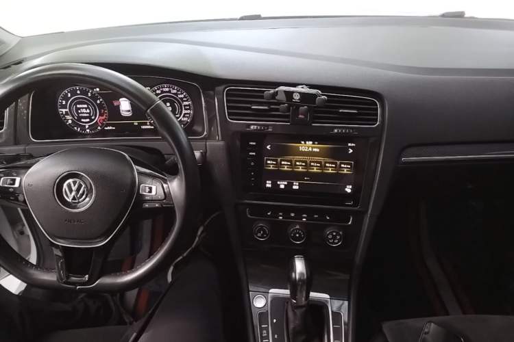 Used Volkswagen Golf 2020 280TSI DSG Luxury Edition Center Console