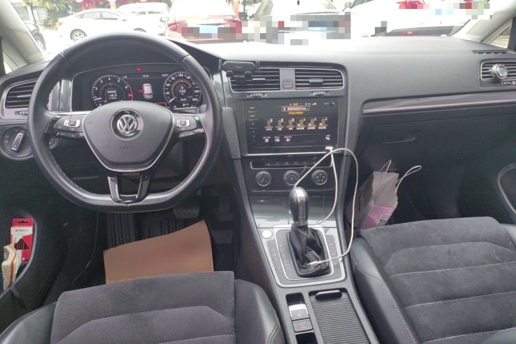 Used Volkswagen Golf 2020 Zhiai Edition 280TSI DSG Luxury Model Center Console