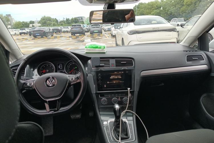 Used Volkswagen Golf 2020 Zhiai Edition 280TSI DSG Comfort Model Center Console