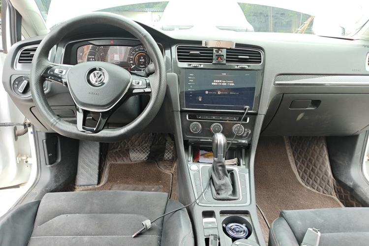 Used Volkswagen Golf 2020 Zhiai Edition 280TSI DSG Luxury Model Center Console
