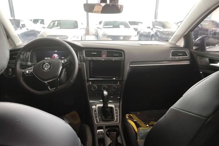 Used Volkswagen Golf 2020 Zhiai Edition 280TSI DSG Luxury Model Center Console
