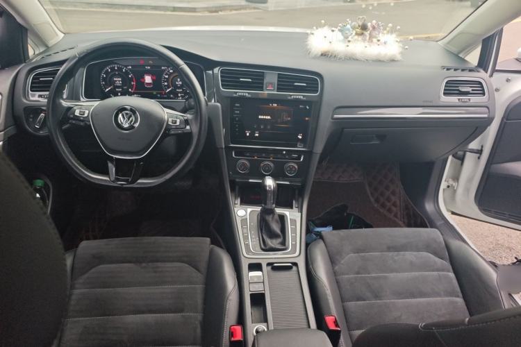Used Volkswagen Golf 2020 Zhiai Edition 280TSI DSG Luxury Model Center Console