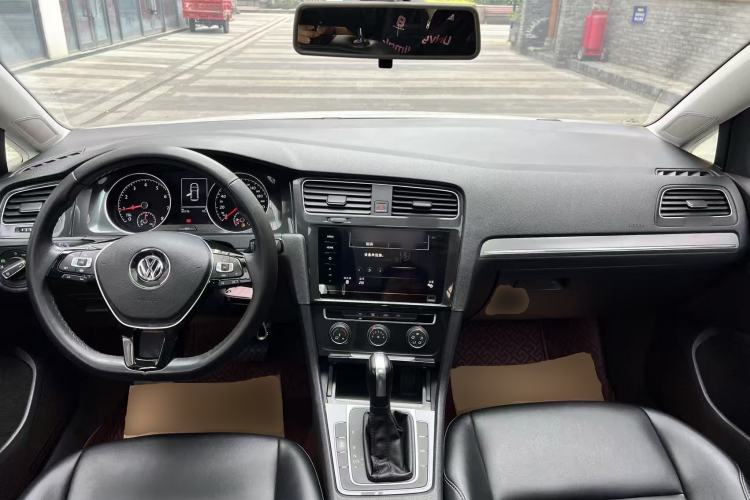 Used Volkswagen Golf 2020 200TSI DSG Comfortable and Ambitious Edition Center Console