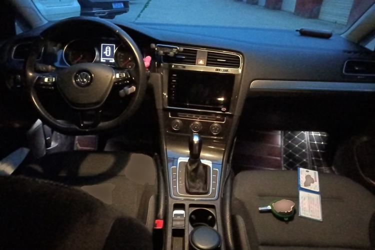 Used Volkswagen Golf 2020 280TSI DSG Comfort Version Center Console