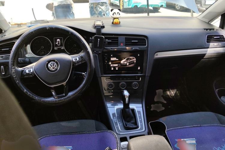 Used Volkswagen Golf 2020 200TSI DSG Comfortable and Ambitious Edition Center Console