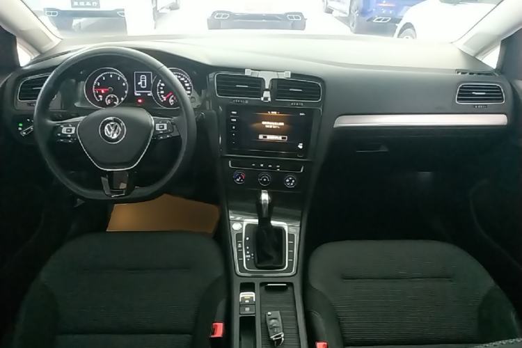 Used Volkswagen Golf 2020 Zhiai Edition 280TSI DSG Comfort Model Center Console