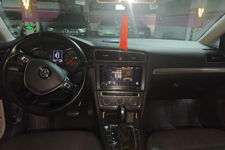Used Volkswagen Golf 2020 Zhiai Edition 280TSI DSG Comfort Model Center Console