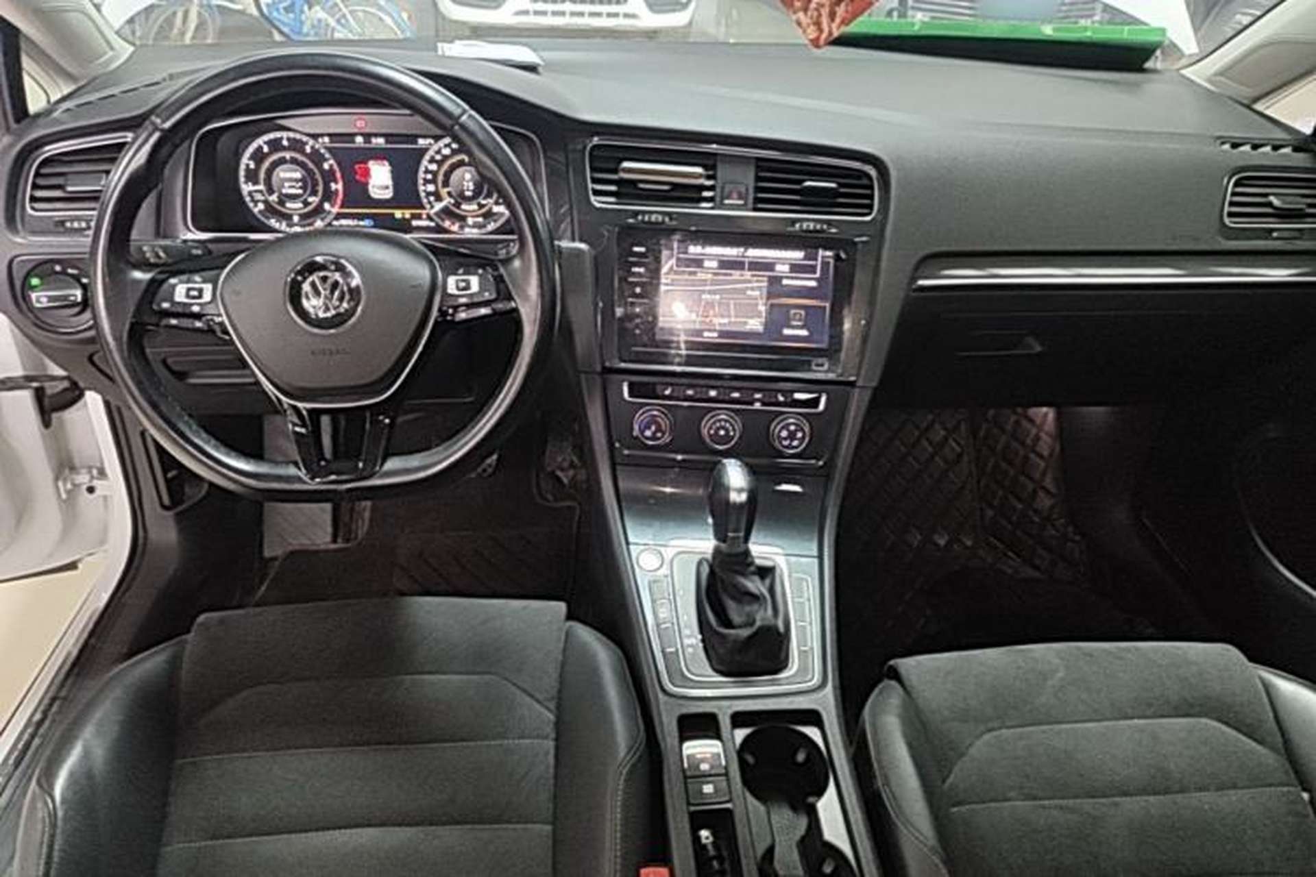 Used Volkswagen Golf 2020 280TSI DSG Luxury Edition Center Console