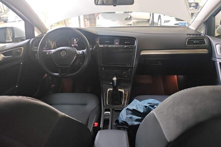 Used Volkswagen Golf 2020 280TSI DSG Comfort Version Center Console