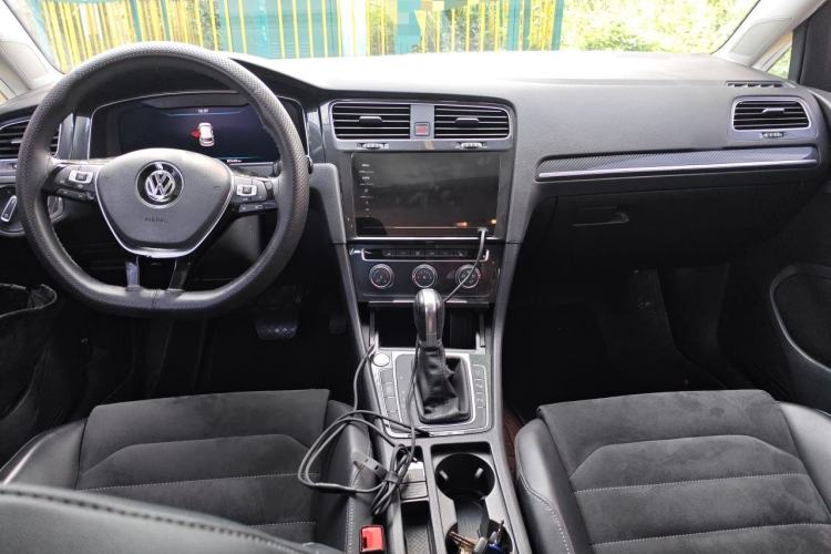 Used Volkswagen Golf 2020 Zhiai Edition 280TSI DSG Luxury Model Center Console