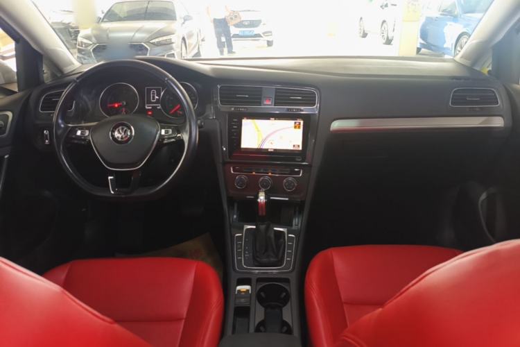 Used Volkswagen Golf 2020 200TSI DSG Comfortable and Ambitious Edition Center Console
