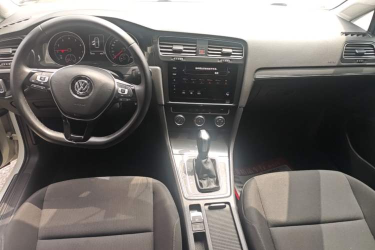 Used Volkswagen Golf 2020 200TSI DSG Comfortable and Ambitious Edition Center Console