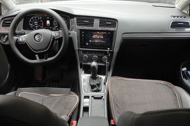 Used Volkswagen Golf 2020 280TSI DSG Luxury Edition Center Console