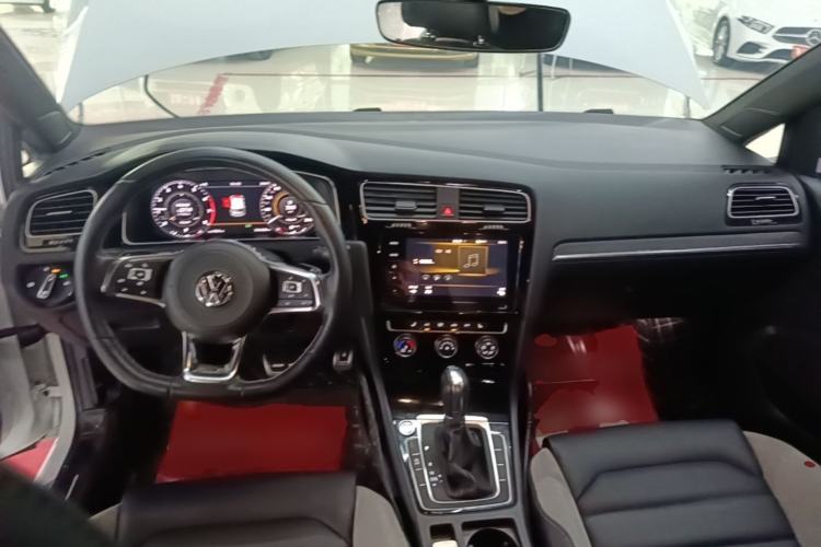 Used Volkswagen Golf 2020 Charming Edition 280TSI DSG R-Line Center Console
