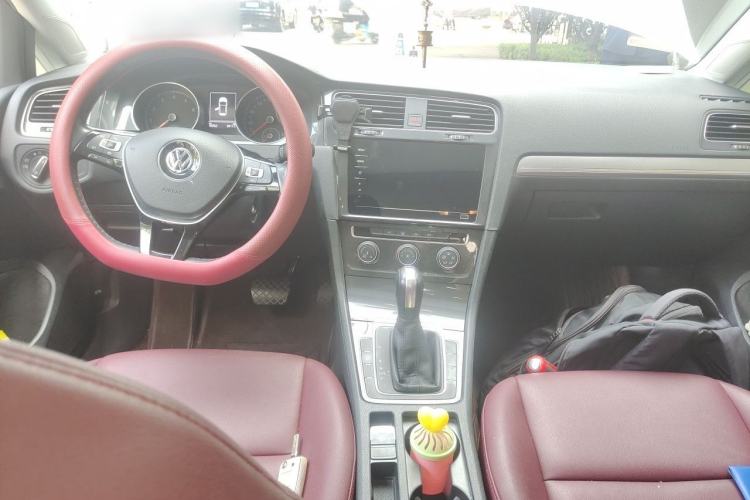 Used Volkswagen Golf 2020 200TSI DSG Comfortable and Ambitious Edition Center Console