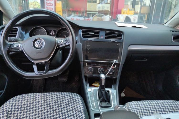 Used Volkswagen Golf 2020 Zhiai Edition 280TSI DSG Comfort Model Center Console